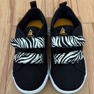 Brand new in box Size 9T Ripzone Zeke Sneakers